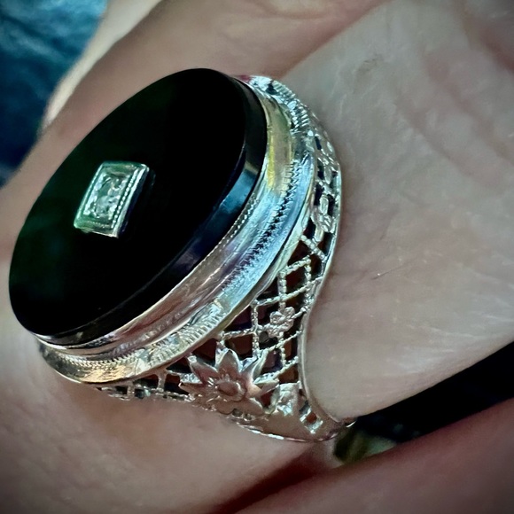 Meet your Posher, Jenna. I specialize in Vintage/Antique Fine Jewelry! Welcome!! - Picture 5 of 14